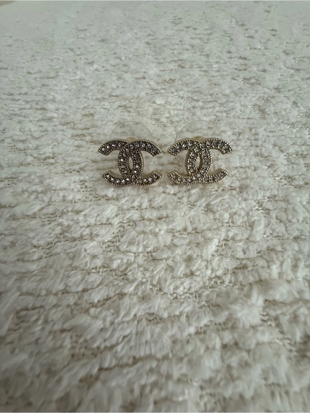 Gold Chanel small CC earrings - Picture 2 of 6